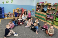 2024-02-29 - Rybki - Mama Maksymiliana czyta bajkę w ramach Akcji ABC Cała Polska czyta dzieciom